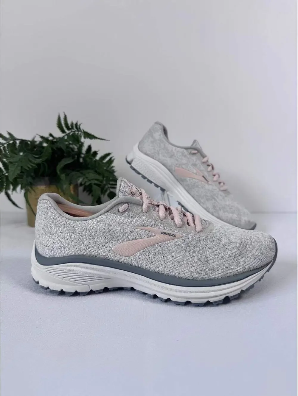 Brooks Cushioned Running Shoes Anthem 2 Neutral Gray Pink Women’s Size 7.5
